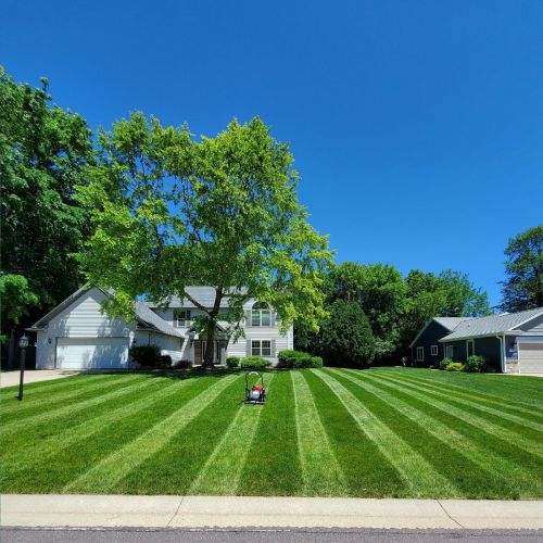 Create eye-appealing stripe patterns on your lawn while mowing. MOWER NOT INCLUDED.