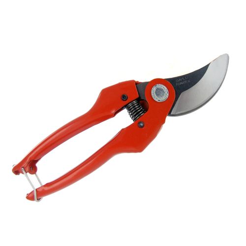 Designed to handle a range of pruning tasks in the garden.