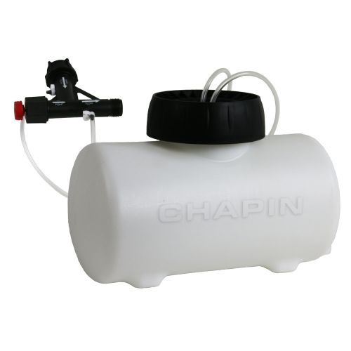 Chapin 4720 HydroFeed Fertilizer Injector with 2 US gallon tank capacity.