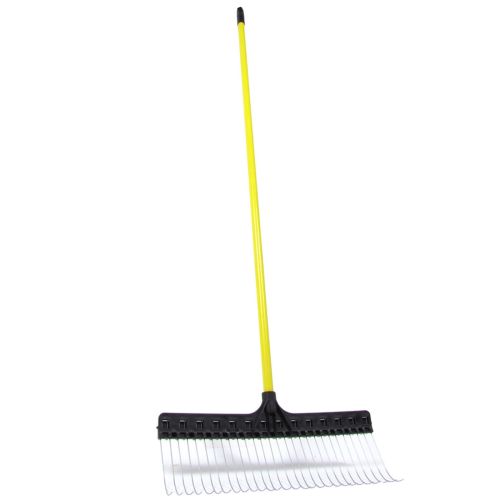 A lightweight rake that is easy to keep clean.