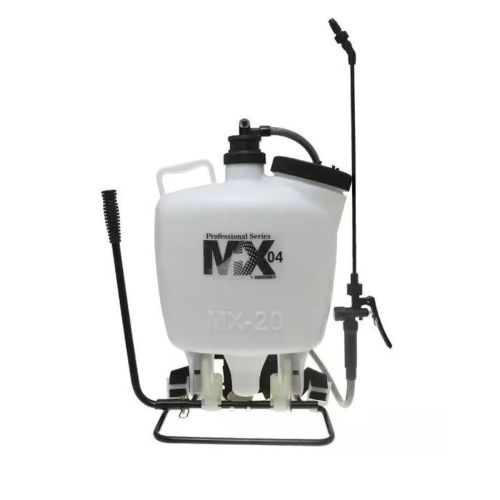 The UV-resistant tank has a capacity of 4.2 US gallons (16 L).